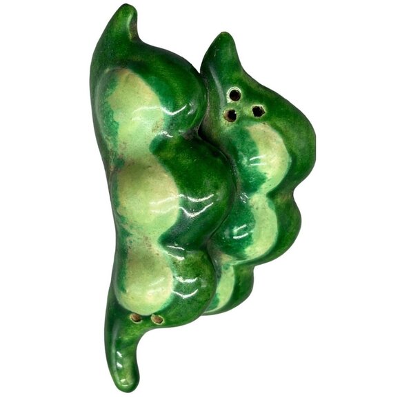 vintage peas in a pod salt pepper shaker green 4" made in Japan vegetable READ - Picture 1 of 7